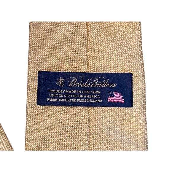 NWT Brooks Brothers Yellow Silk Textured Tie, 58" Long - Picture 4 of 7